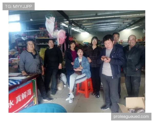 崔家溪训练完直接啃冰块解渴，这自律程度真不是一般人能扛住的
