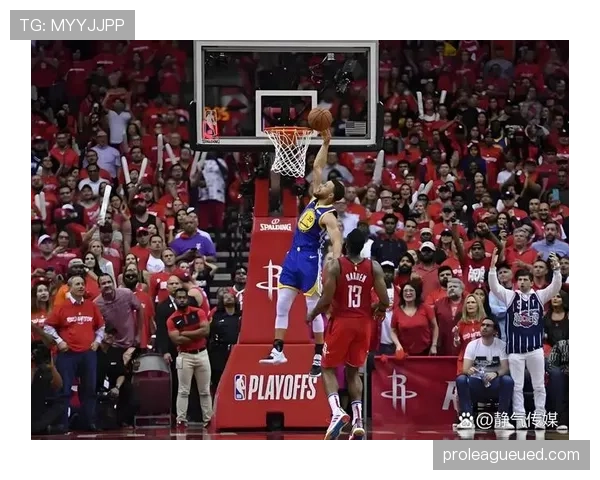 篮球比赛中球卡篮筐属于什么情况?规则如何处理? 篮球比赛中球卡篮筐属于什么情况?规则如何处理?